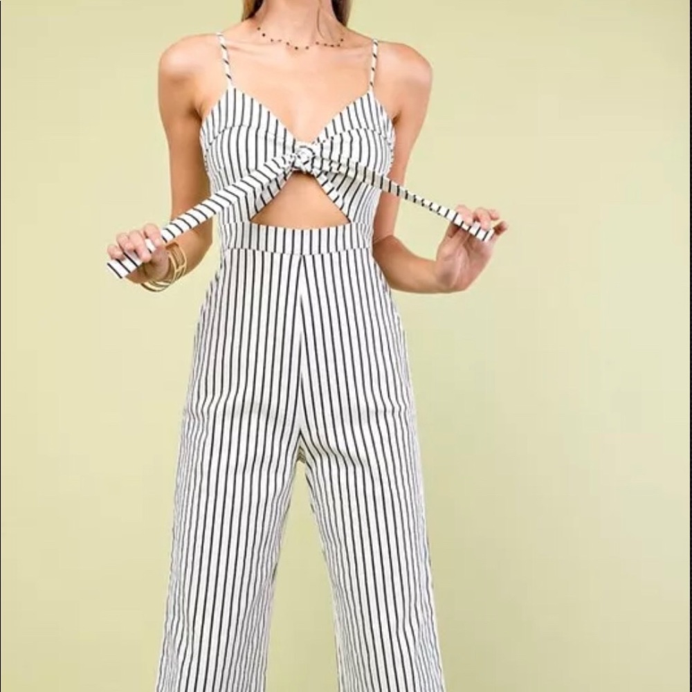Women  Sexy Sleeveless V-Neck  Romper Jumpsuit - Picture 2 of 7